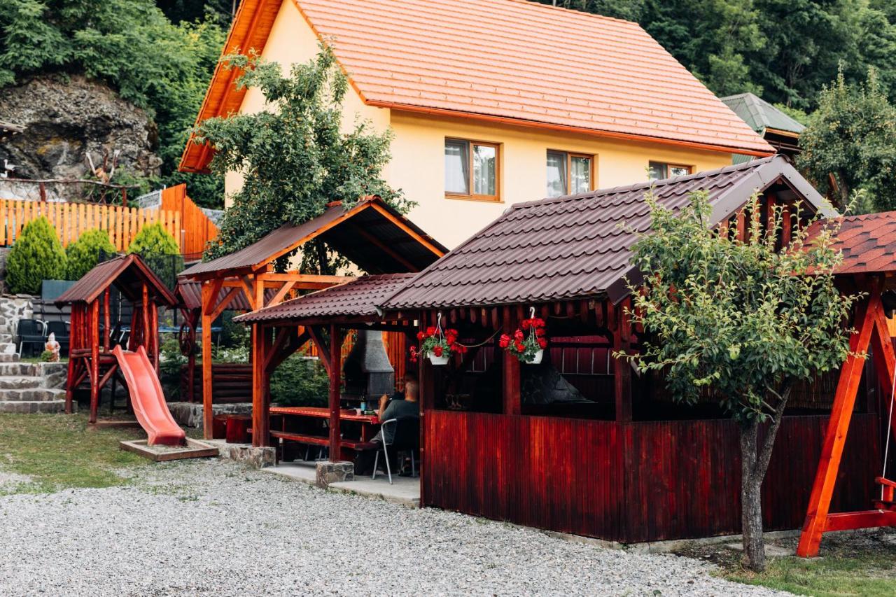 Iris Panzio Hotel Praid Buitenkant foto